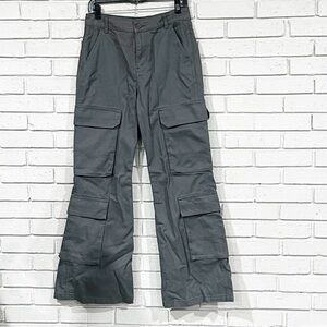 H&M Women’s Gray Cargo Pants‎